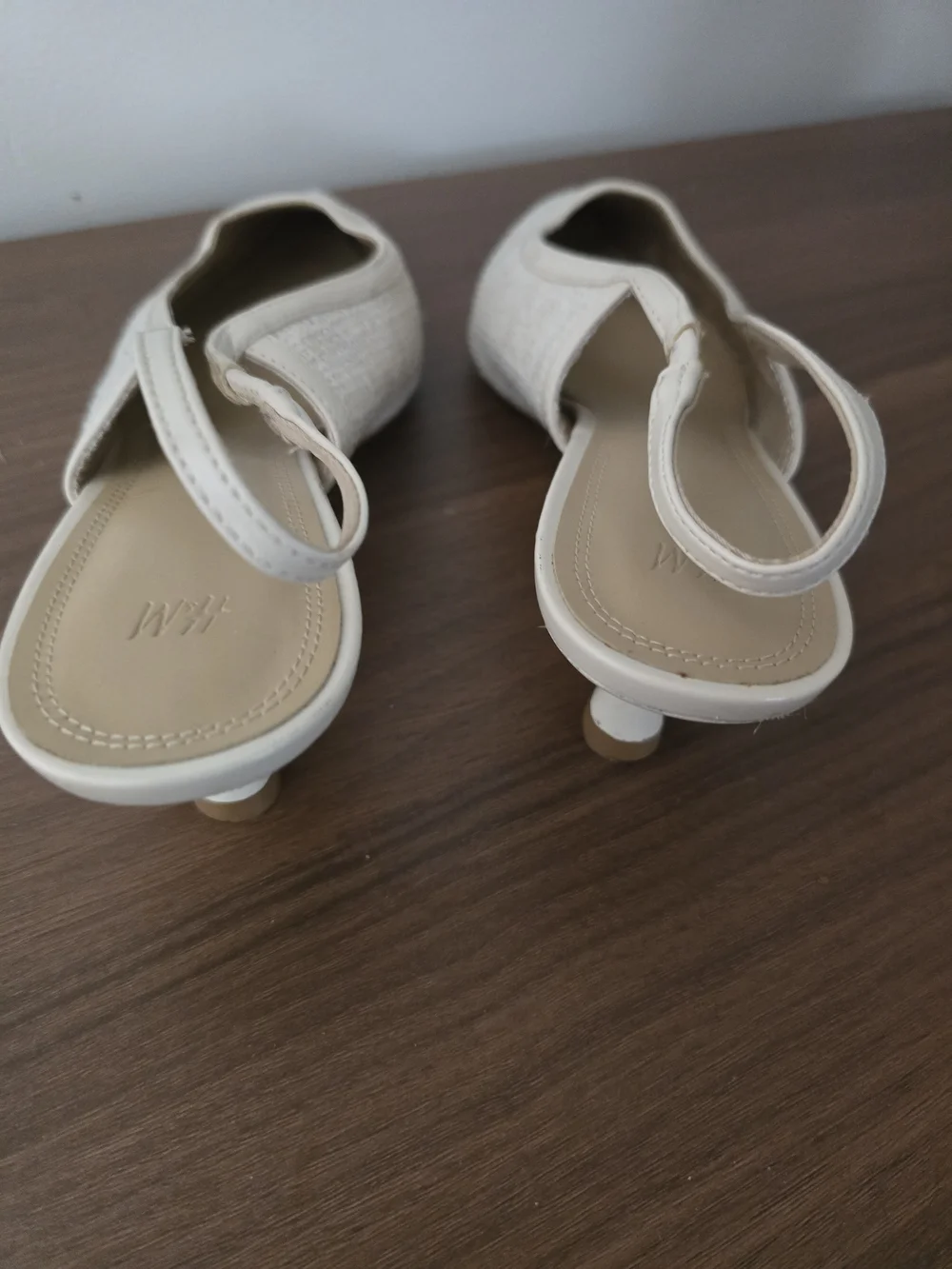 H&M Cream Textured Pointed Slingback Flats